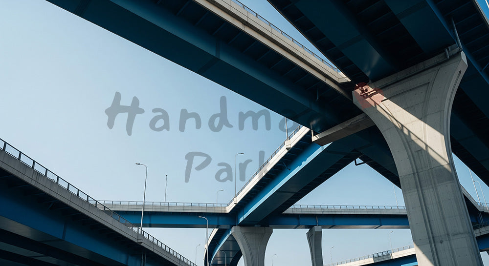 フリー素材 無料 写真｜都市インフラのコピースペース背景写真のある青空と高架道路のライン