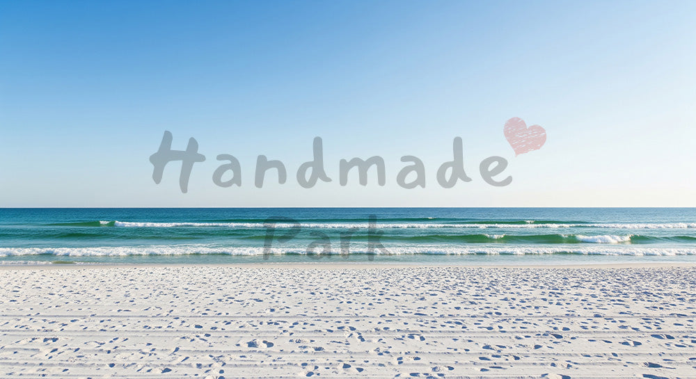 フリー素材 無料 写真｜LPや広告に使える写真 デザイナー向けのある白い砂浜と広め青空の空きスペースが美しい夏のミニマル背景 背景素材