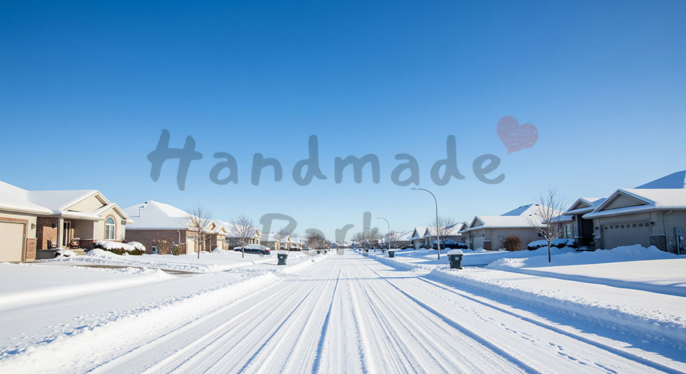 フリー素材 無料 写真｜雪の住宅街と快晴の青空が静かに広がる冬の日常風景汎用性の高い横長背景素材 デザイナー向け 一枚