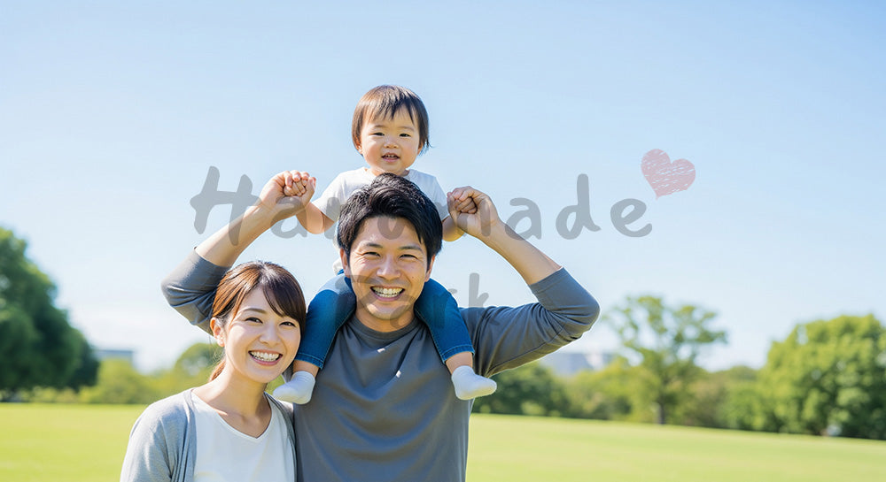 フリー素材 無料 写真｜肩車で笑う日本人親子（正面） 写真背景