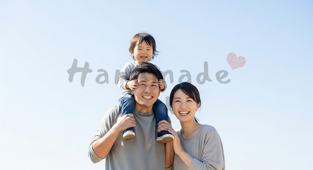 フリー素材 無料 写真｜肩車で笑う日本人親子（正面）