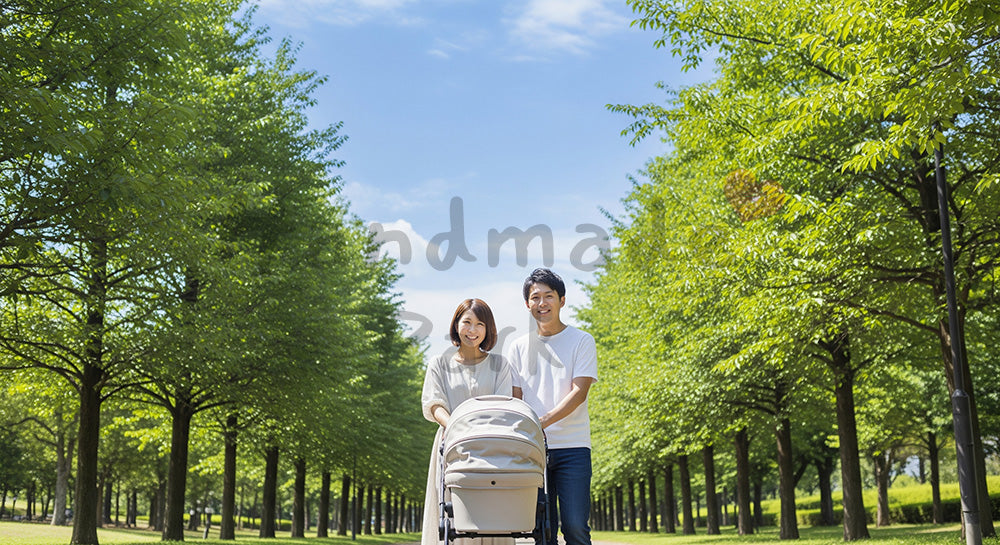 フリー素材 無料 写真|ベビーカー散歩の日本人夫婦(正面) 写真背景