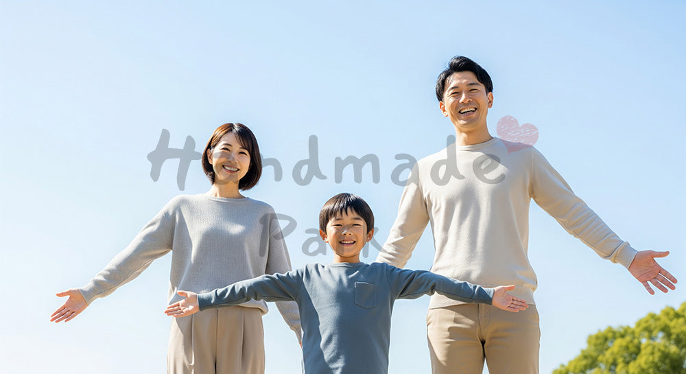 フリー素材 無料 写真｜深呼吸する日本人家族（正面） 写真背景