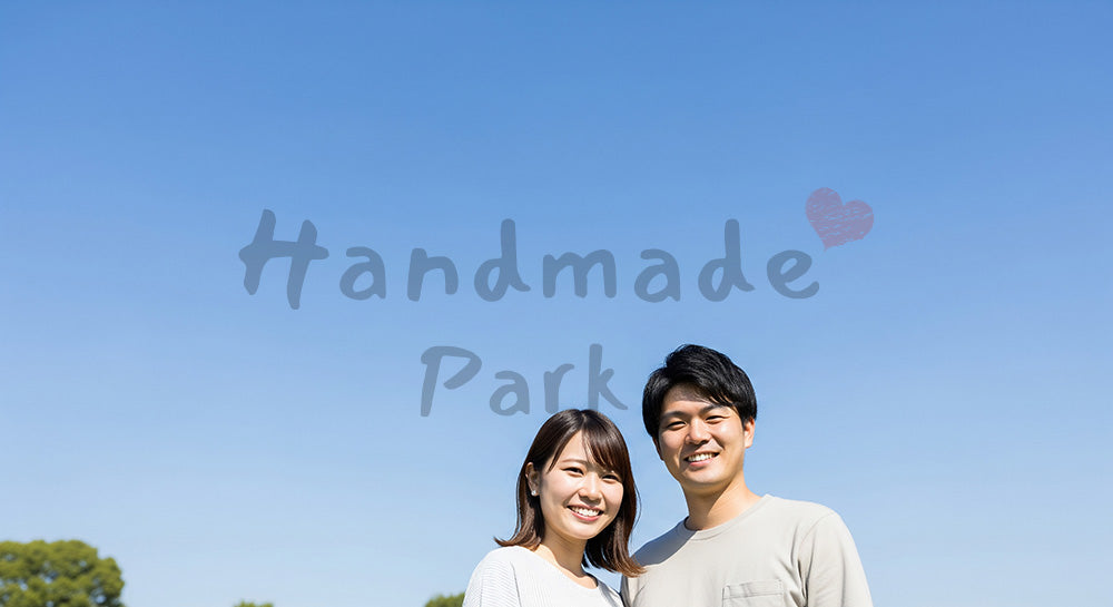 フリー素材 無料 写真｜青空の大きな余白と日本人カップル（正面）