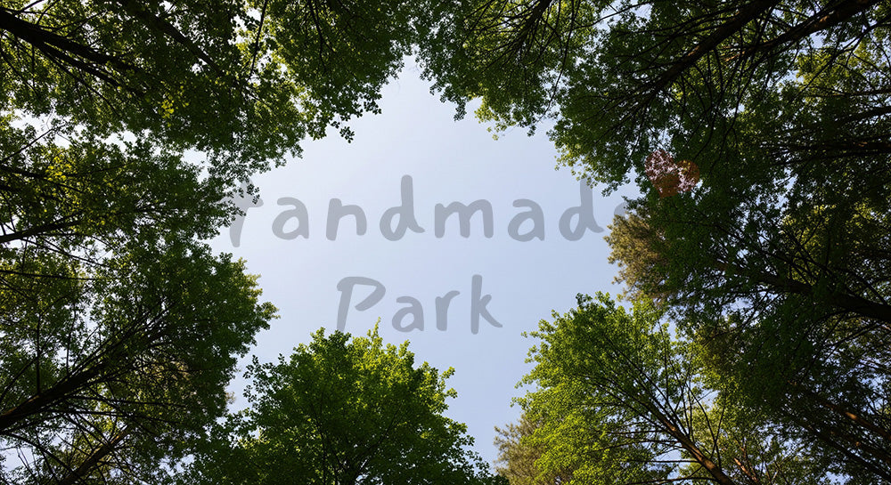 フリー素材 無料 写真｜SDGs向け樹冠と空の背景 中央に大きな余白で文字入れ