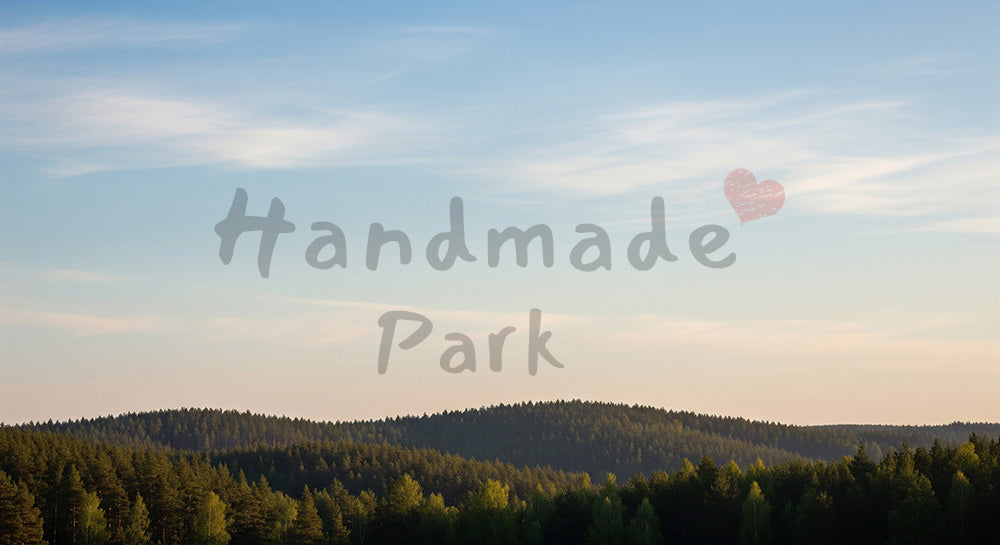 フリー素材 無料 写真｜SDGs向け森の稜線と淡い空の背景 大きなスペースでデザイン用