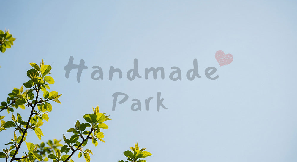 フリー素材 無料 写真｜SDGsに合う若葉の枝先と空の背景 スペース多めで文字入れ