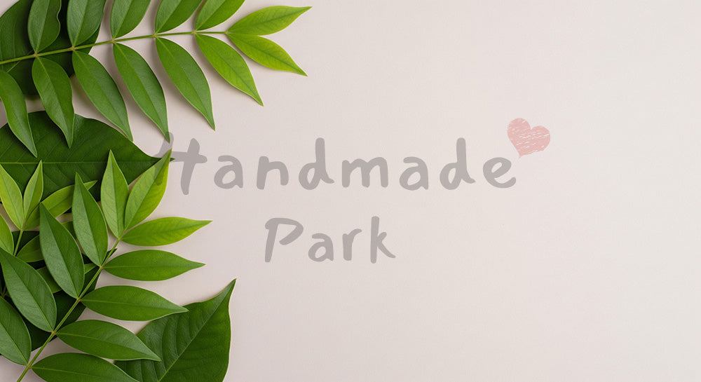 フリー素材 無料 写真｜斜めに葉を流す片側フレーム背景、広めのコピー用スペース