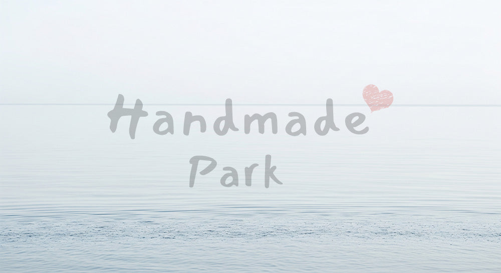 フリー素材 無料 写真｜中央ワイド余白のある反射ほぼ無しのマット抽象水面