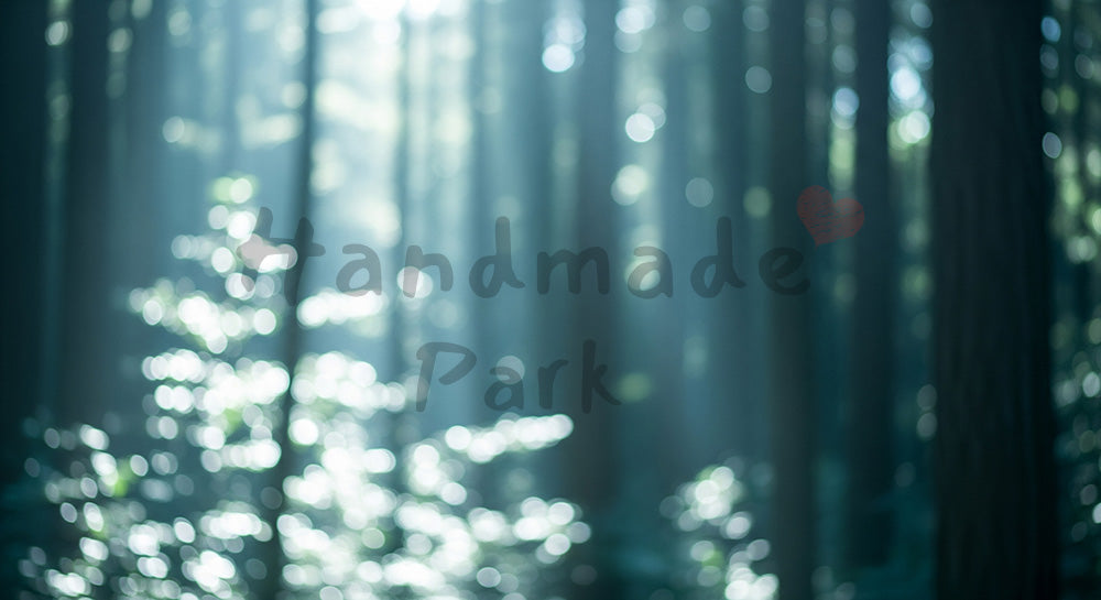 フリー素材 無料 写真｜青緑トーンの清潔な木洩れ日光粒背景、右上にスペース