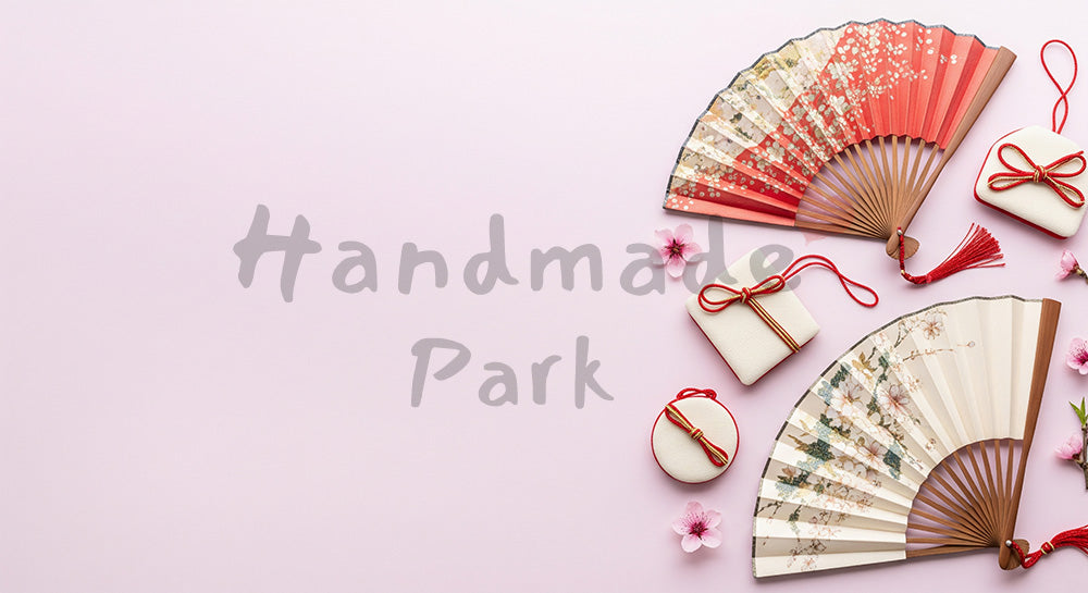 フリー素材 無料 写真｜和小物と桃の花の春背景 左余白でアイキャッチ画像｜文字入れしやすい余白あり