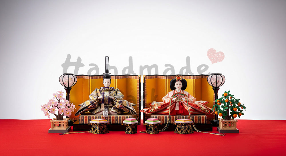 フリー素材 無料 写真｜親王飾りと淡いグラデーション背景 余白大｜余白たっぷりで見出しが入れやすい