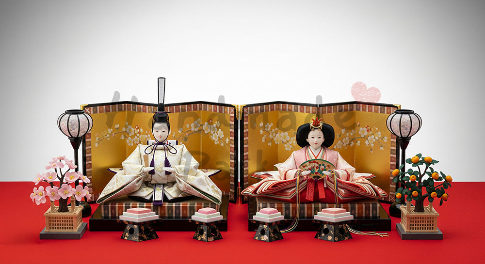 フリー素材 無料 写真｜親王飾りと淡いグラデーション背景 余白大｜文字入れしやすい余白あり