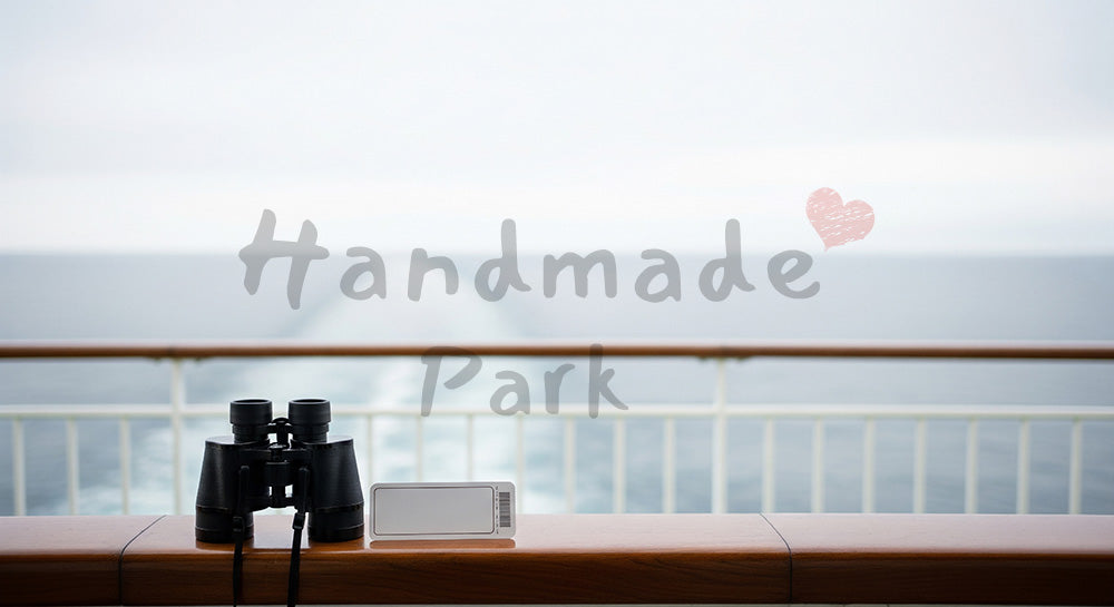 フリー素材 無料 写真|GWの船旅 海と空のデッキ 文字なし・余白あり|テキストを載せやすい余白背景