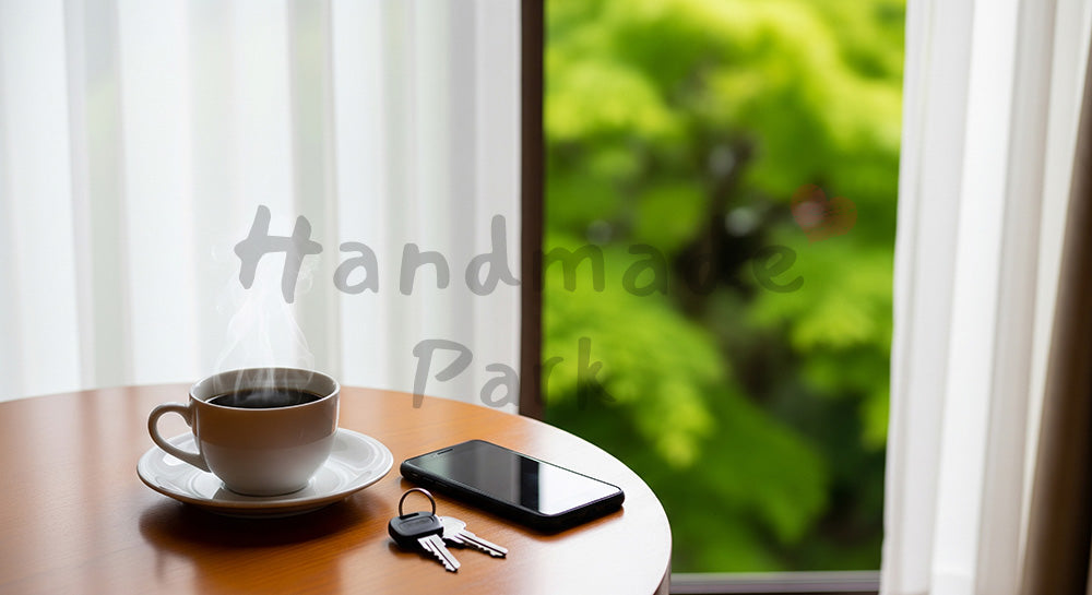 フリー素材 無料 写真|GW旅先の朝 窓辺光とコーヒー 余白|文字入れしやすい余白あり