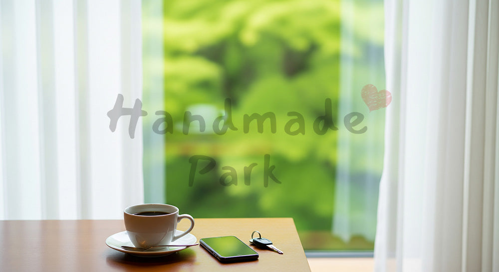 フリー素材 無料 写真|GW旅先の朝 窓辺光とコーヒー 余白|余白たっぷりで見出しが入れやすい