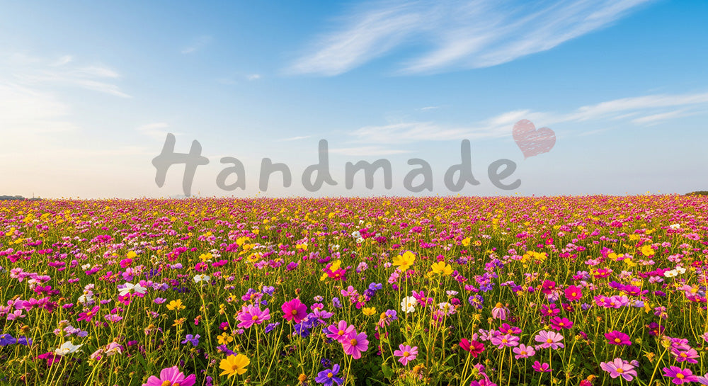 フリー素材 無料 写真｜GWお花スポット風 青空余白ありのアイキャッチ｜テキストを載せやすい余白背景