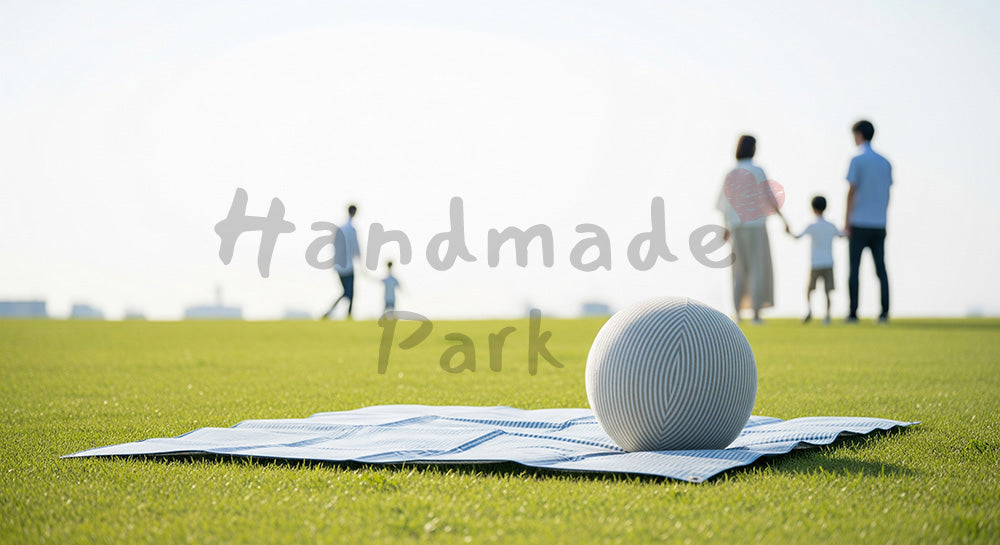 フリー素材 無料 写真|GW日帰りレジャー 芝生広場と遊び道具 余白|余白を活かしたアイキャッチ