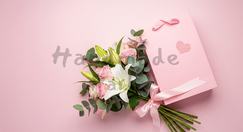 フリー素材 無料 写真｜母の日 上品 ピンクグラデ背景の花束とギフトバッグ｜SNS投稿のアイキャッチ向け