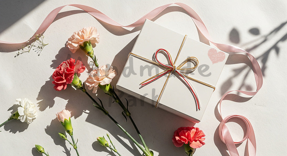 フリー素材 無料 写真｜母の日 和紙風背景の上品ギフト静物｜記事・スライドの差し込みに