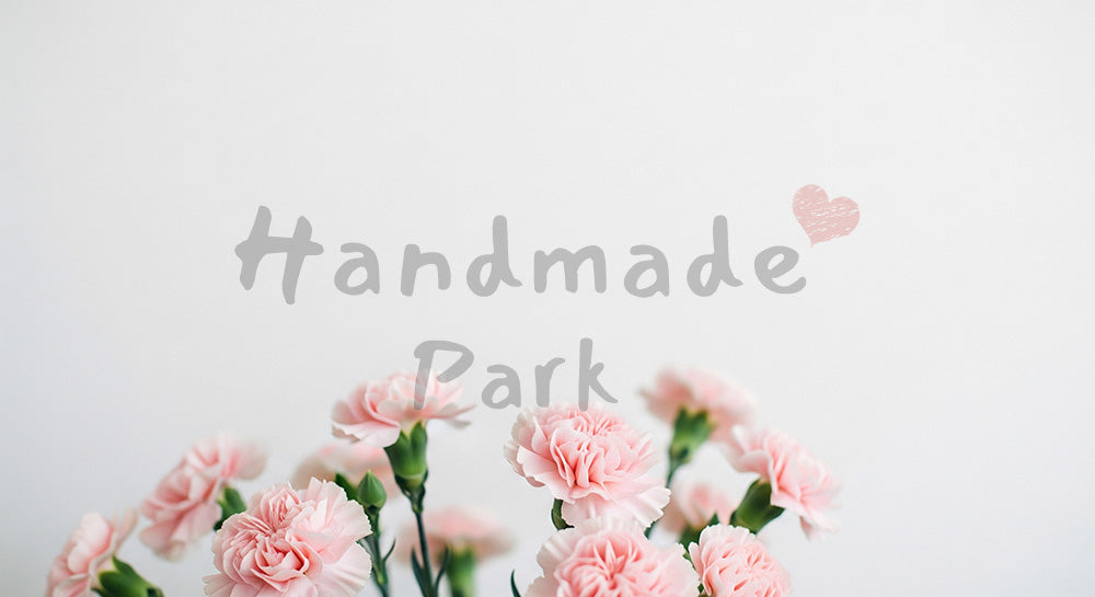 フリー素材 無料 写真｜母の日 温かい 前ボケの花と大きな余白背景｜余白たっぷりで見出しが入れやすい