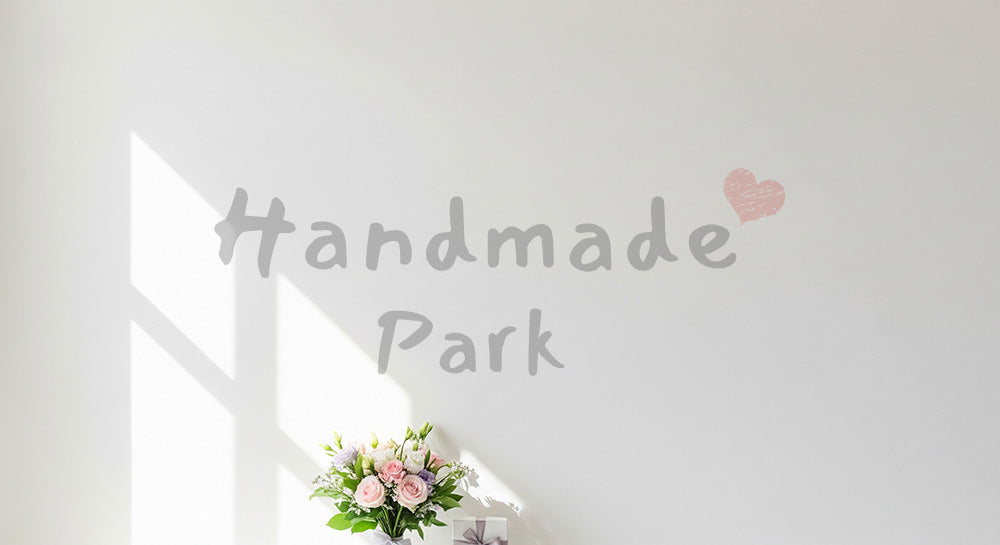 フリー素材 無料 写真|母の日 白壁の影とミニマルなギフト|バナー作成に便利な余白