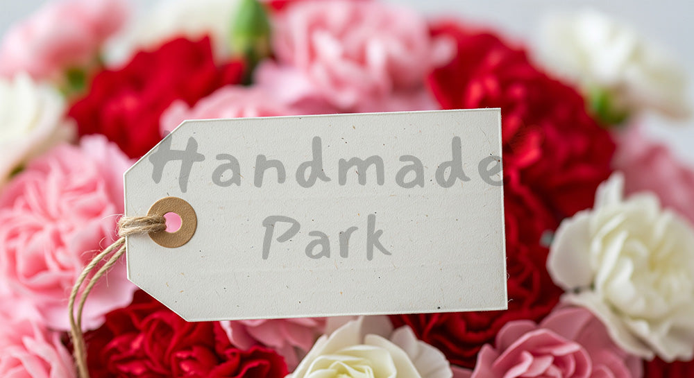 フリー素材 無料 写真|母の日 やさしい 無地タグにピント 花束ボケ背景|LP・バナーに使える素材