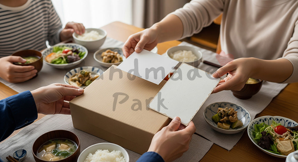 フリー素材 無料 写真｜父の日 食卓にギフトを添える家庭のイメージ｜ショップ告知・販促向け