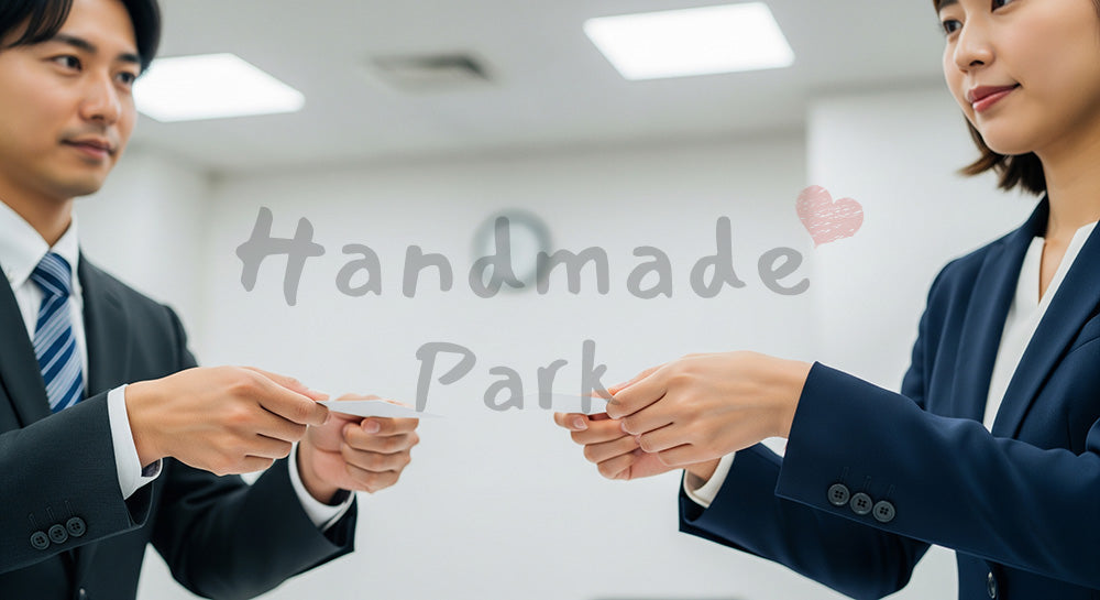 フリー素材 無料 写真|採用向け 日本の商談で名刺交換する日本人営業と顧客の丁寧なシーン シーン|特集ページの見出しに便利